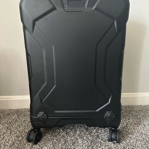 Briggs and Riley Carryon